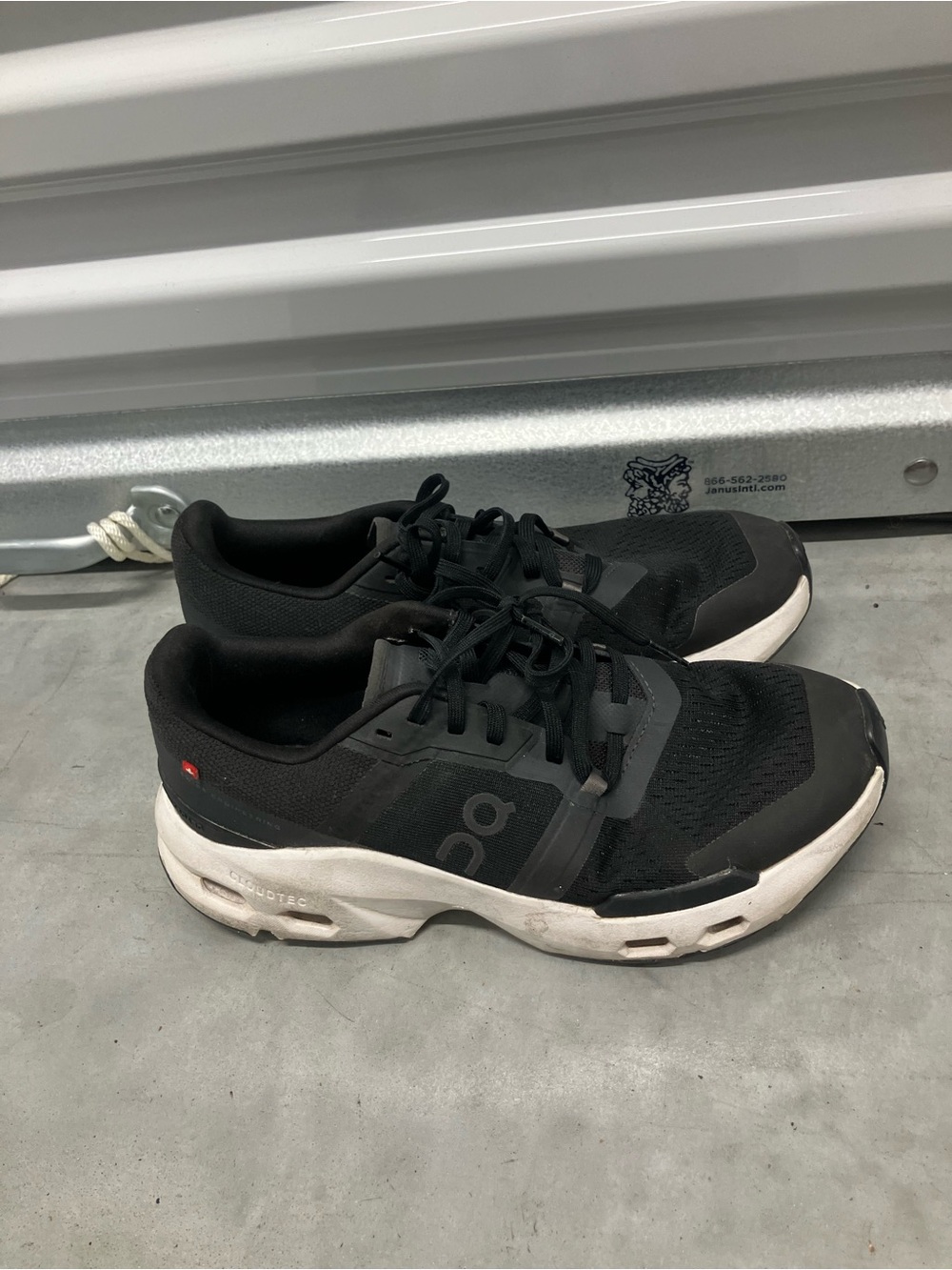 On Running Black and White Women's Athletic Shoes 8.5